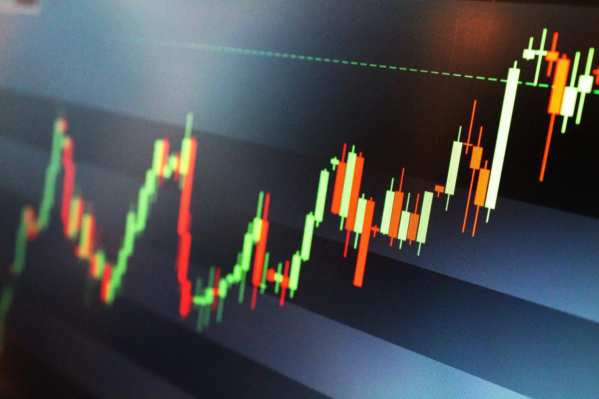 Bitcoin BALZA verso i 28.000$: criptovalute pronte a ripartire?