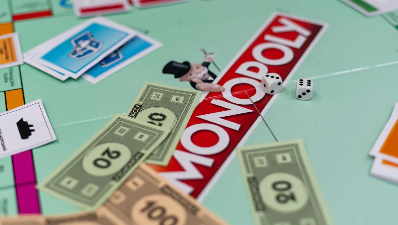 Monopoly saluta i contanti: in arrivo le carte!