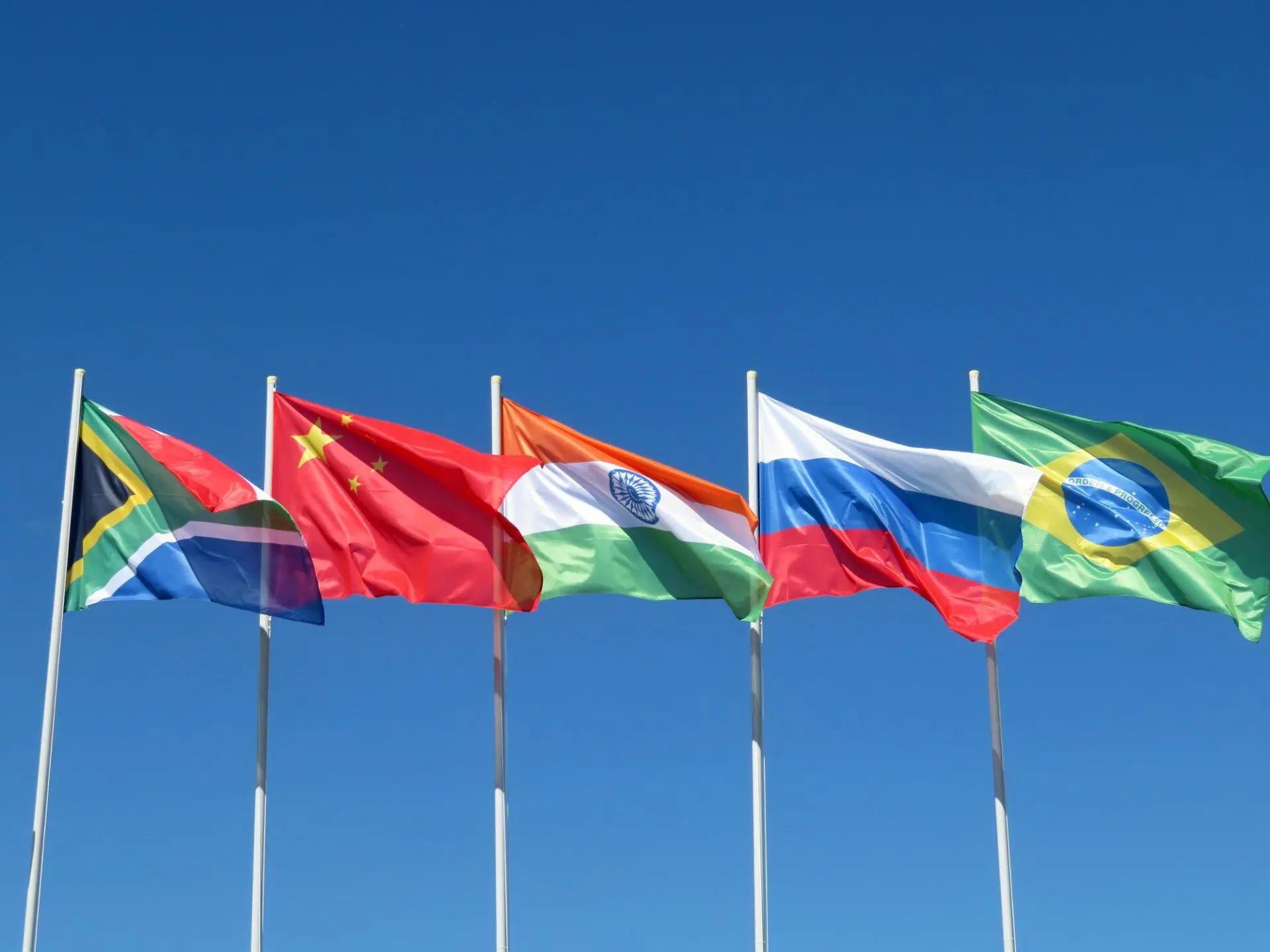 BRICS: che succede al vertice per “far fuori” il dollaro?