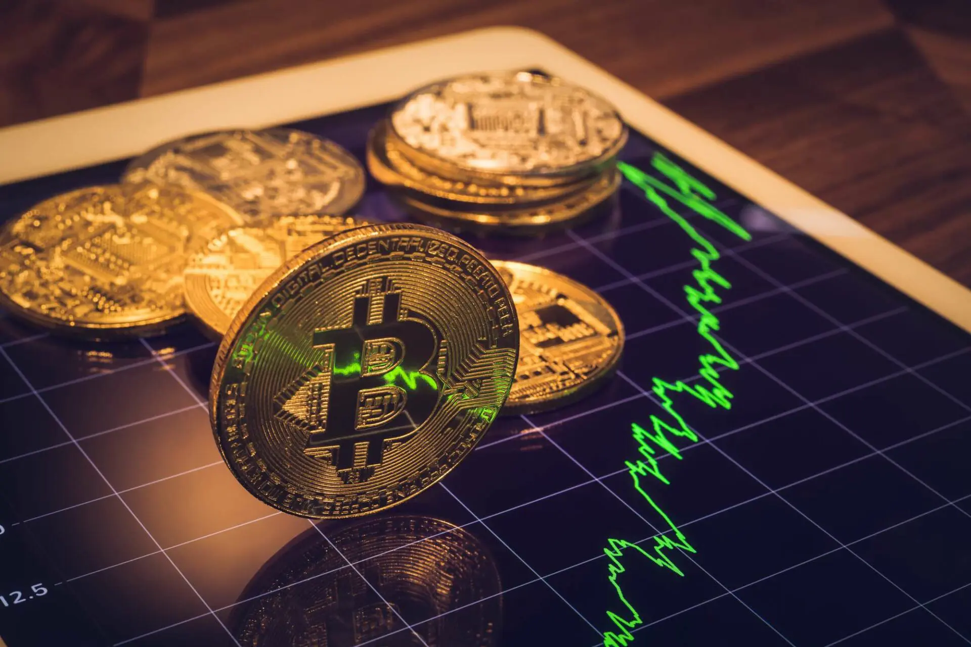 Bitcoin di nuovo sopra i $ 44k! ETF spot BTC a un passo?