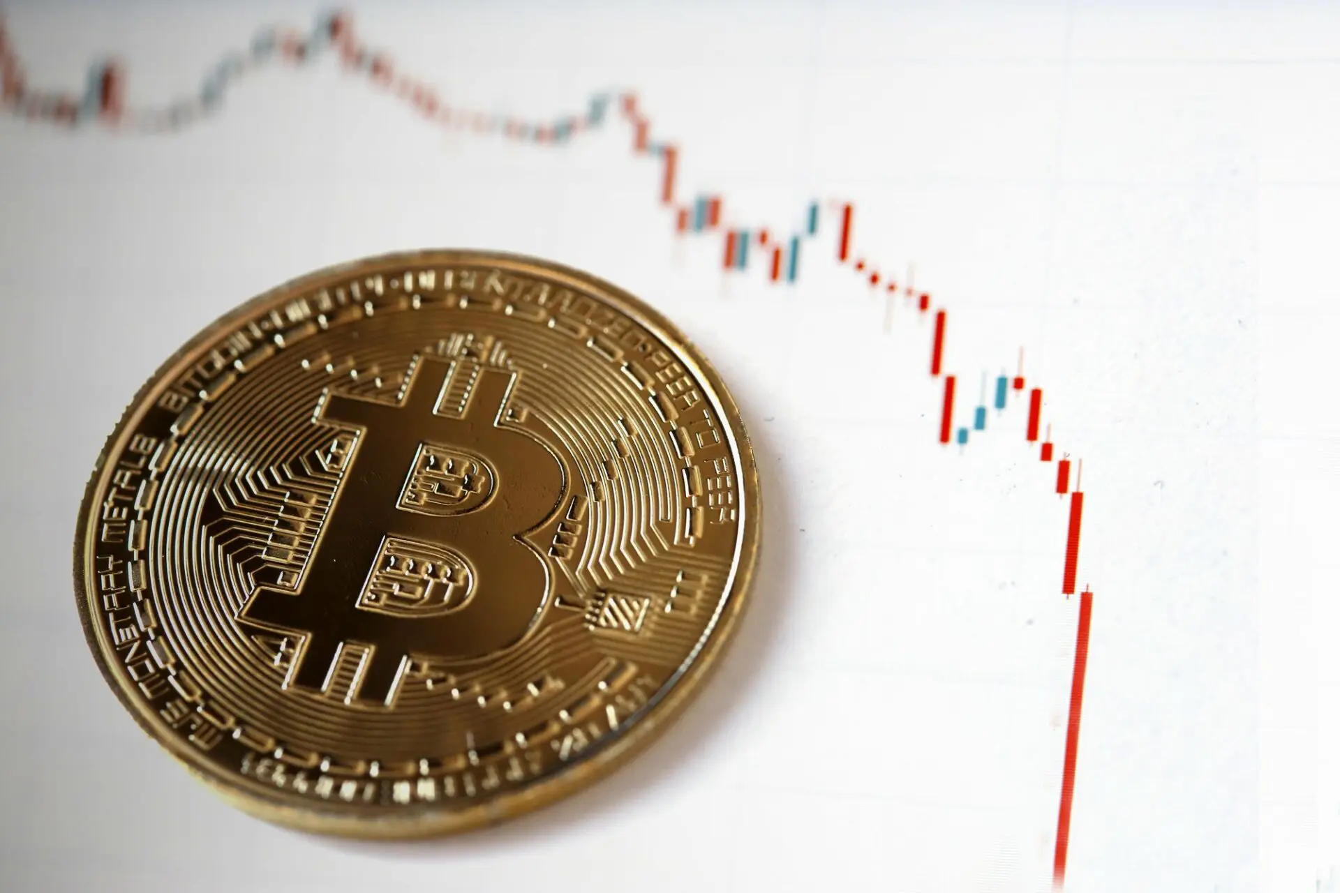Bitcoin: il nuovo CROLLO segue il pessimismo consumatori Usa