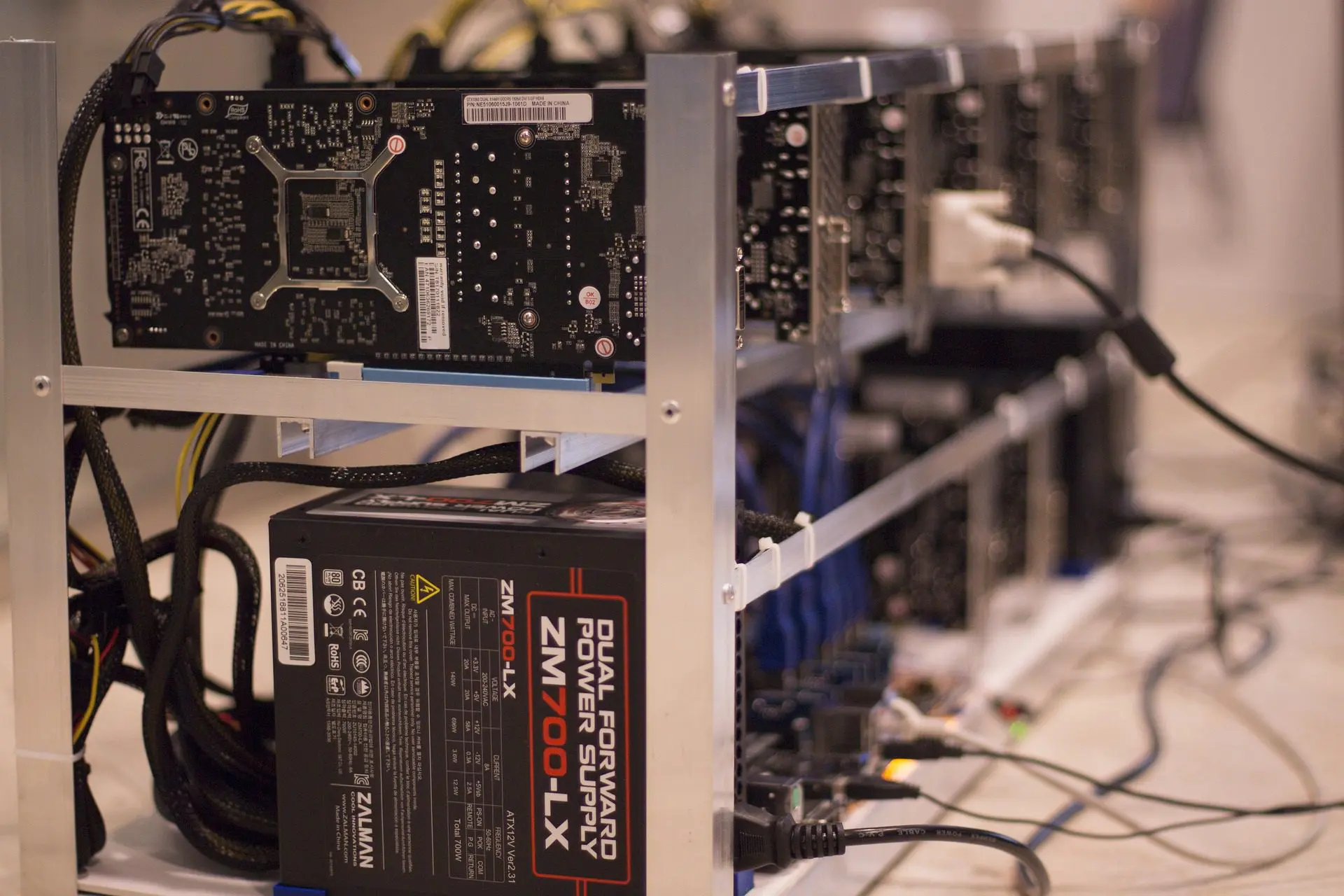 Bitcoin: continua a calare l’hash rate