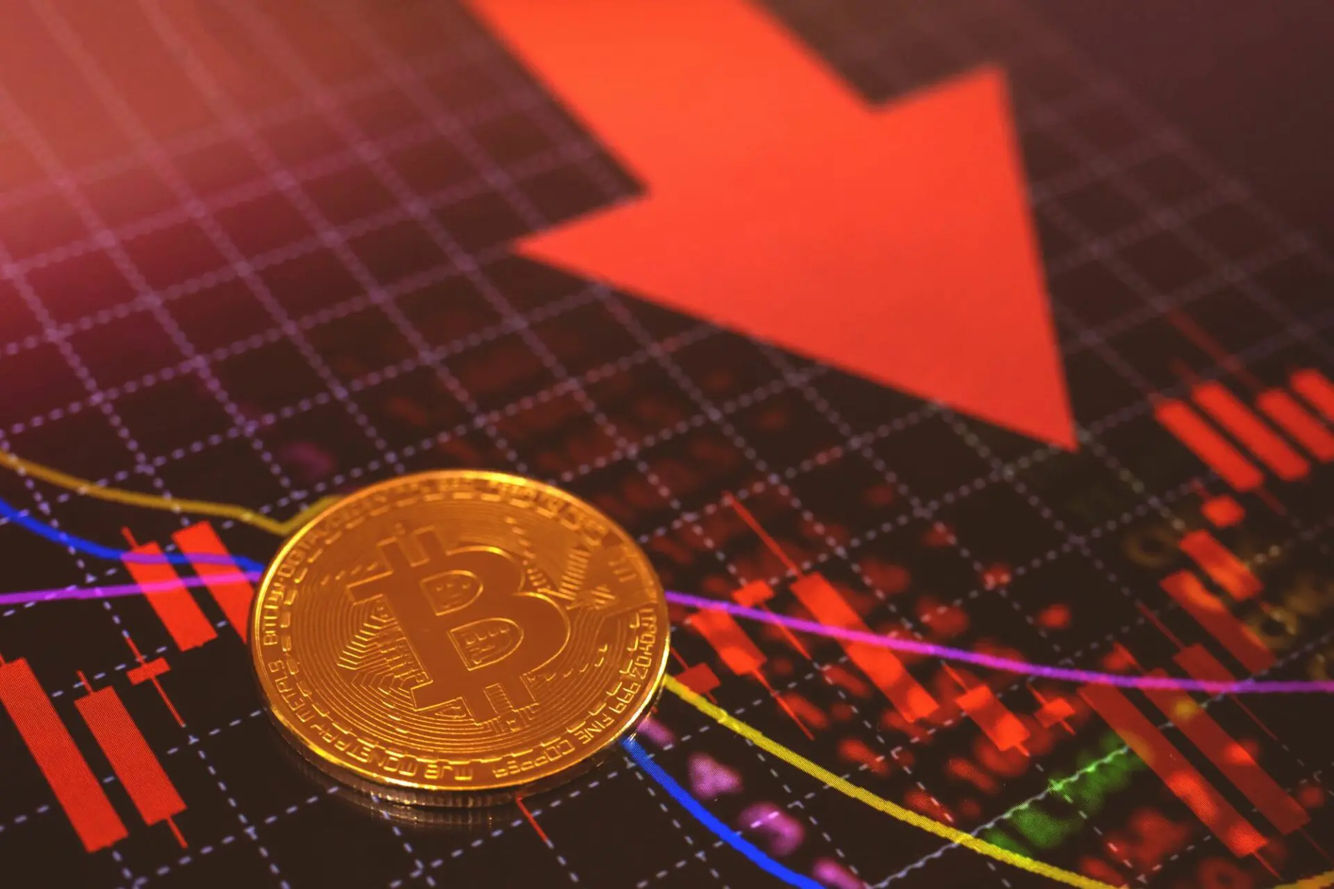 Bitcoin CROLLA verso i $62k: aumenta la pressione di vendita