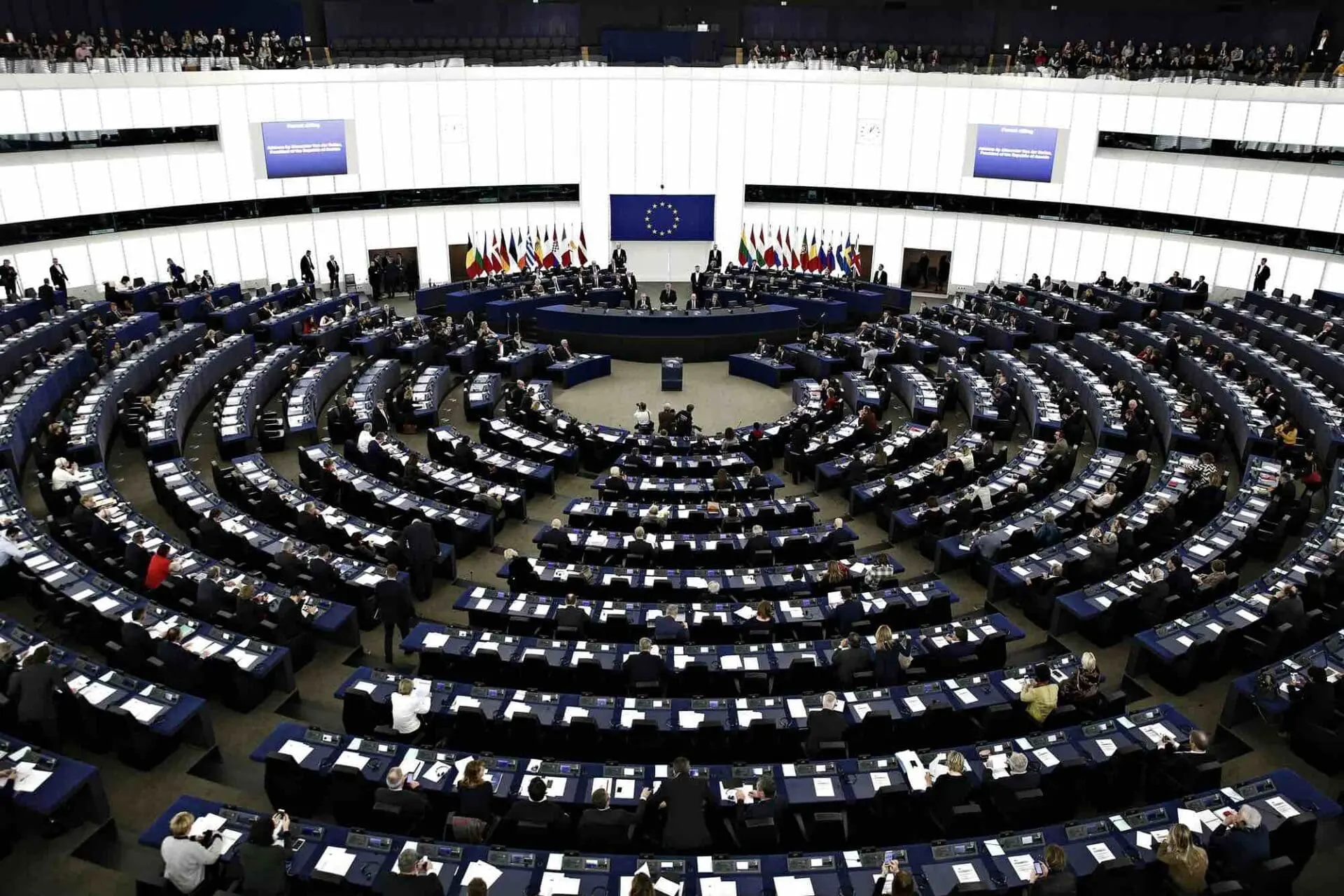 Ue: le leggi sulle sanzioni colpiscono anche società crypto