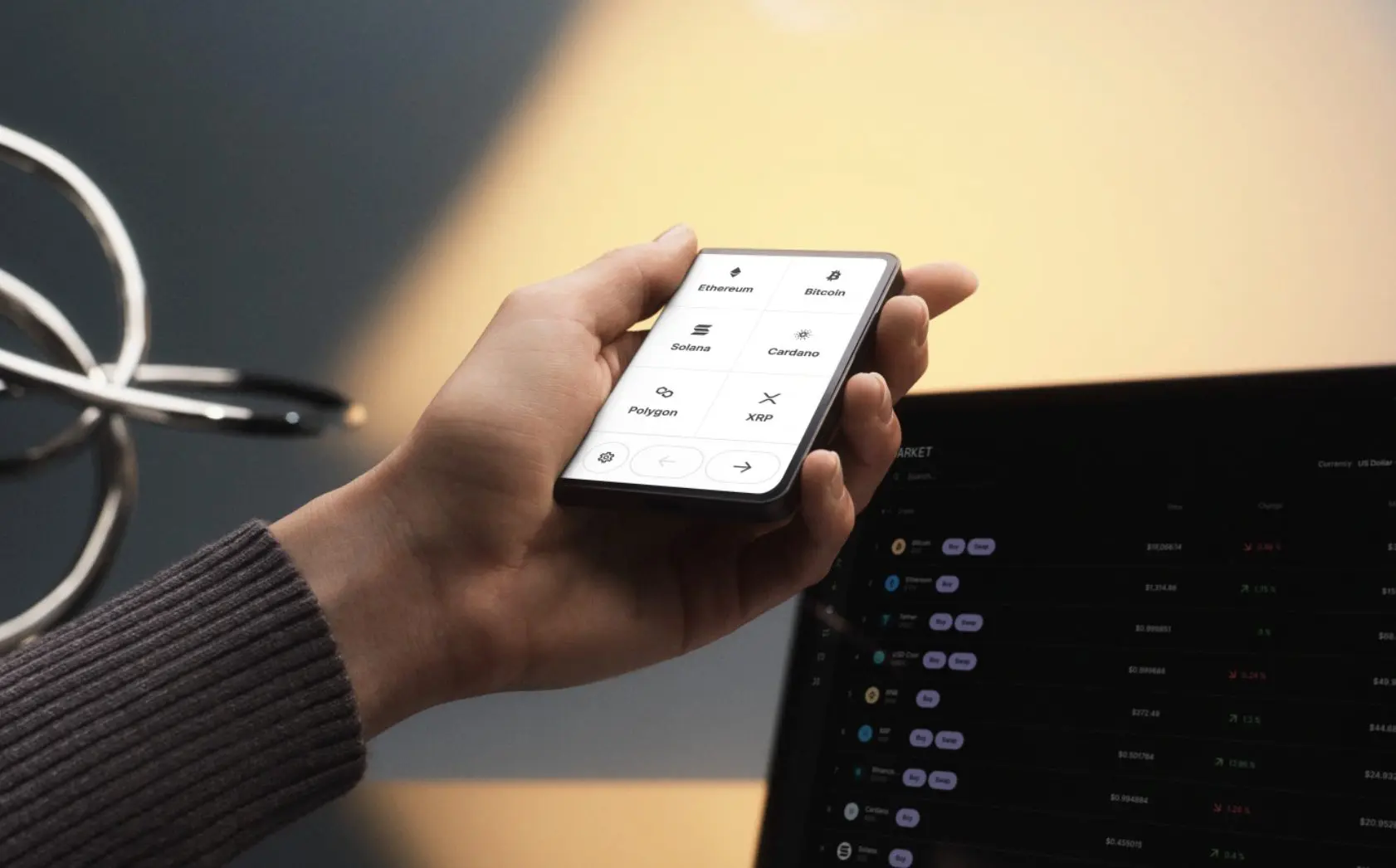 Ledger Stax: presentato il nuovo hardware wallet