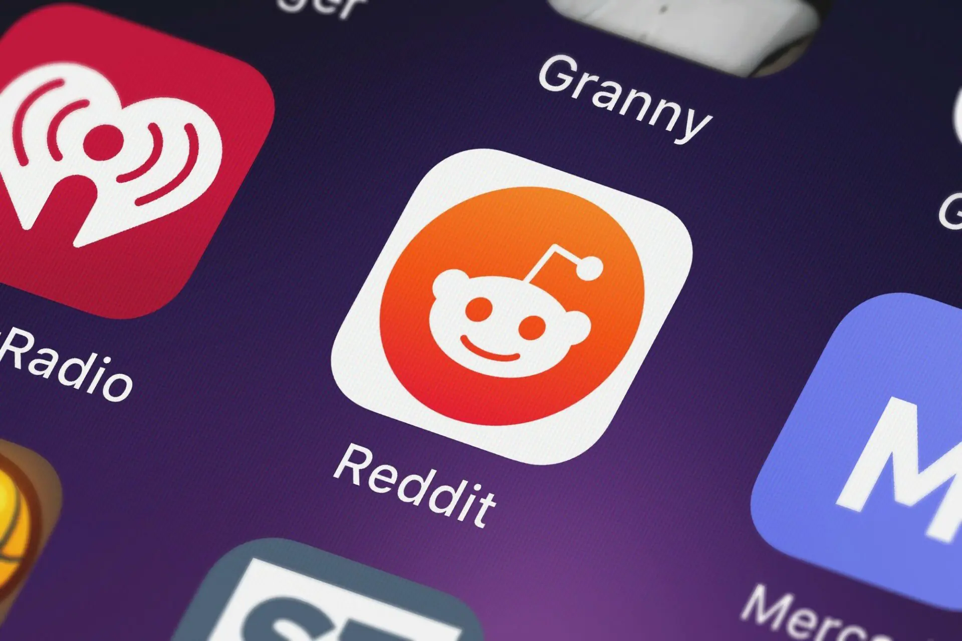 Crypto.com lista MOON, ed è subito pump del token di Reddit