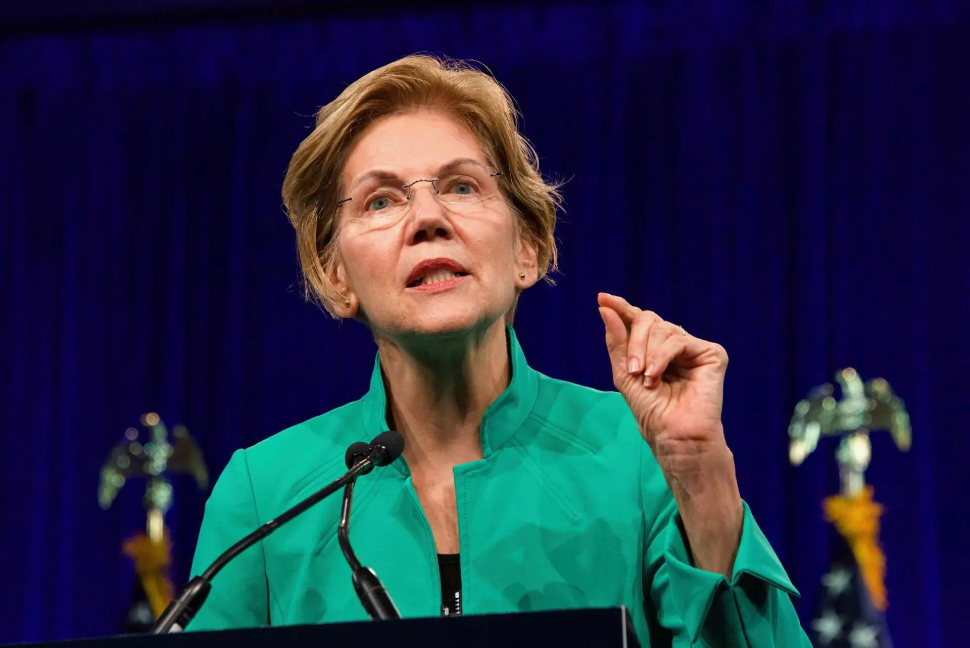 Elizabeth Warren non ci sta: la dem anti-crypto contro $TRUMP