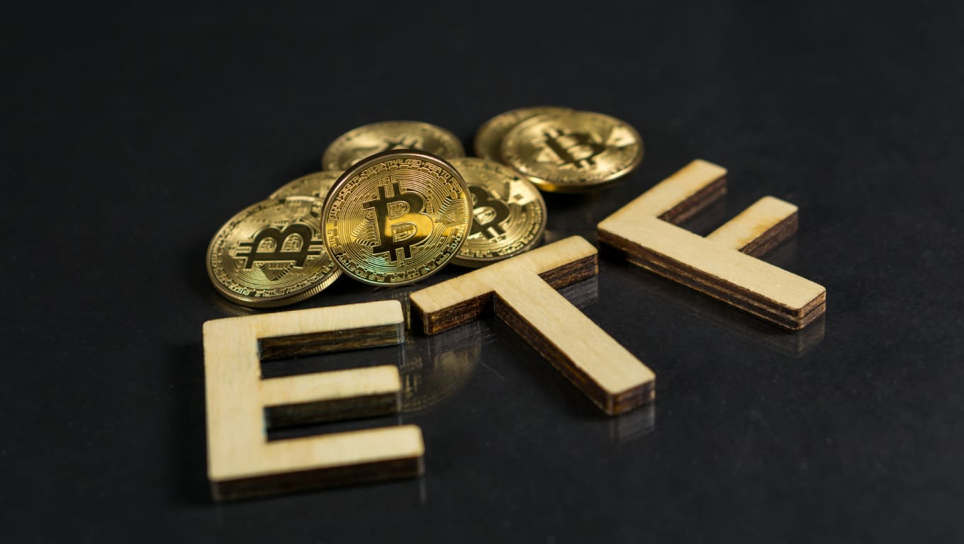 Bitcoin, ETF spot e macroeconomia