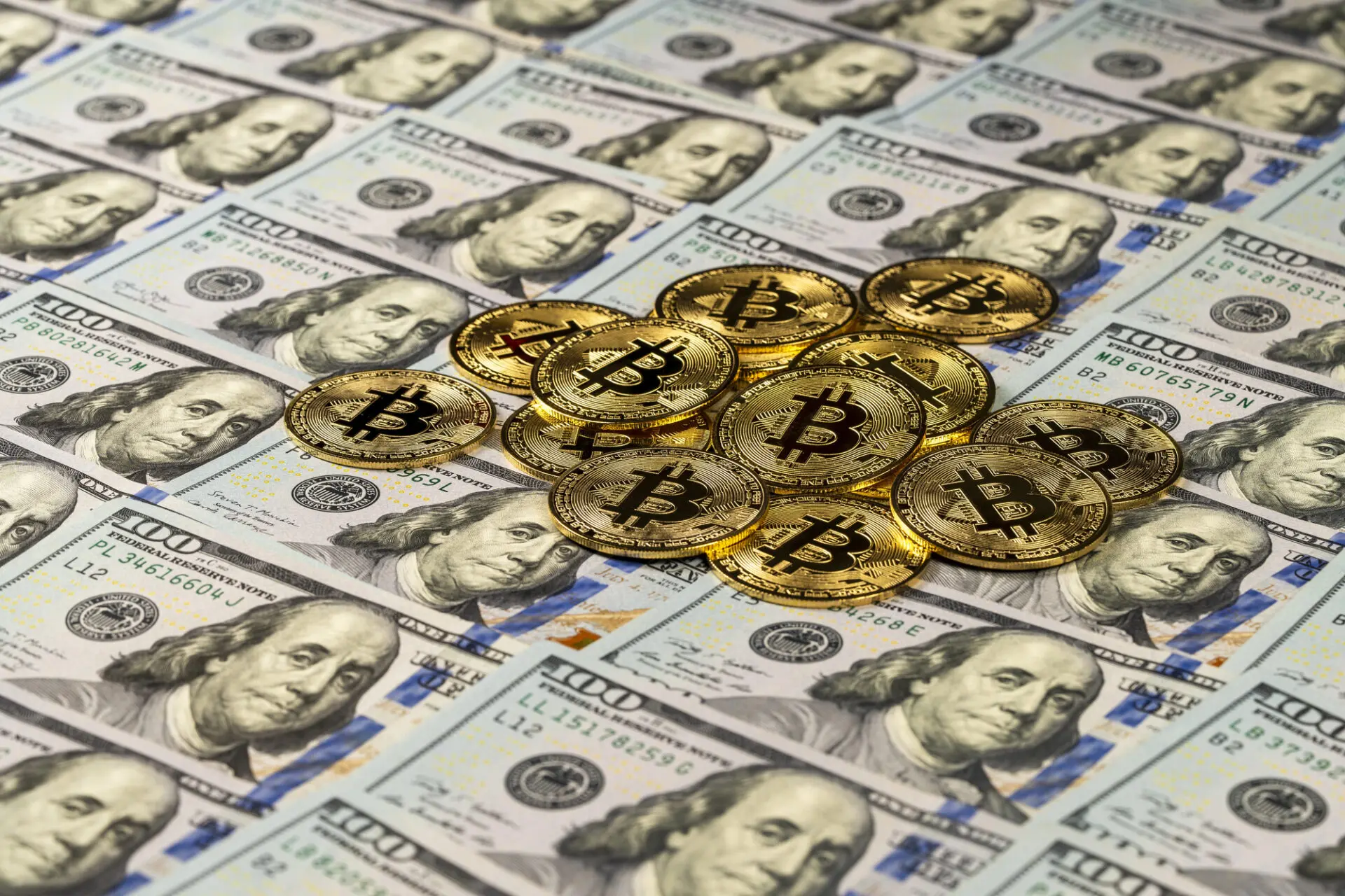 Standard Chartered raddoppia: BTC a $200k nel 2025