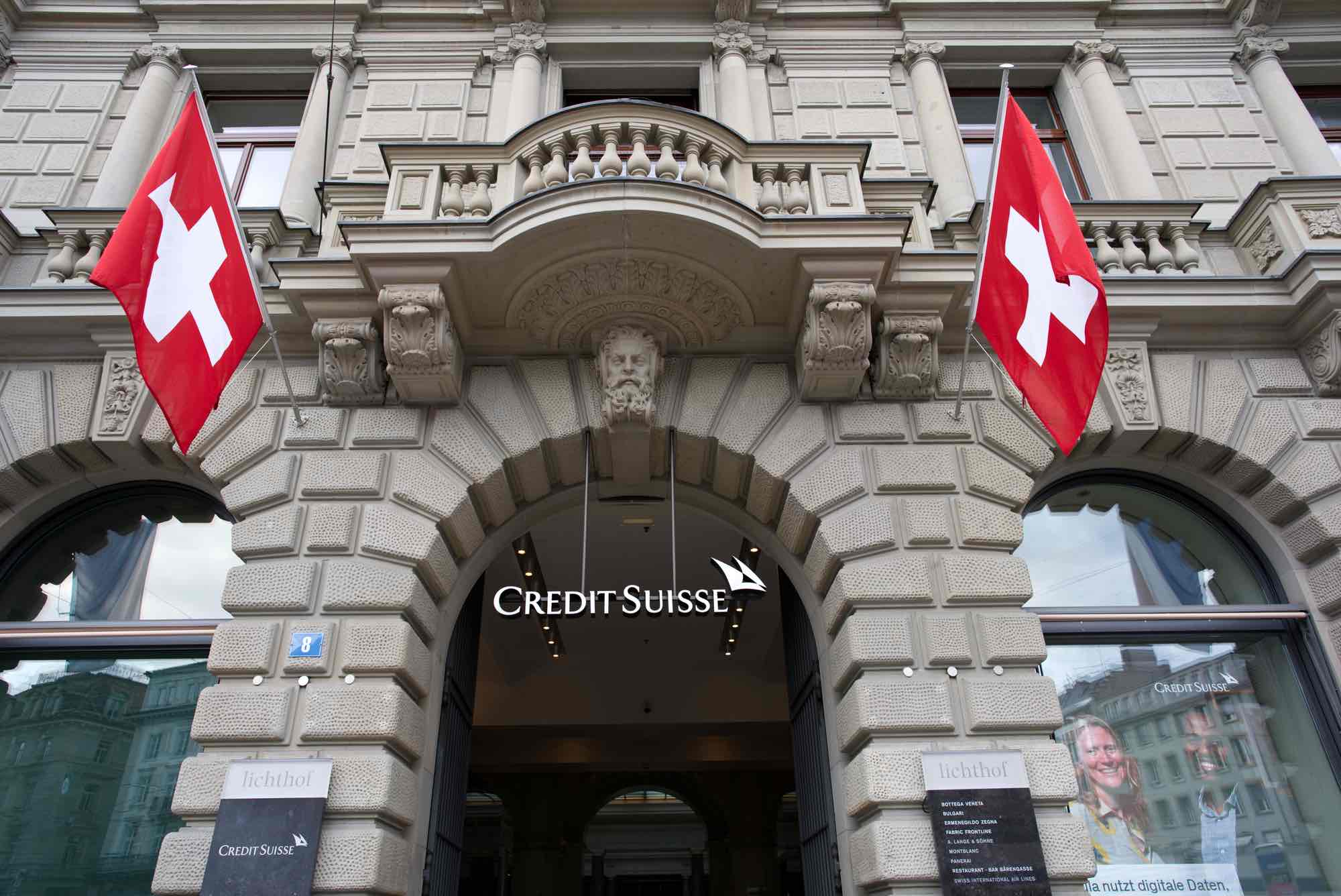 Credit Suisse crolla e la crisi bussa all’Europa
