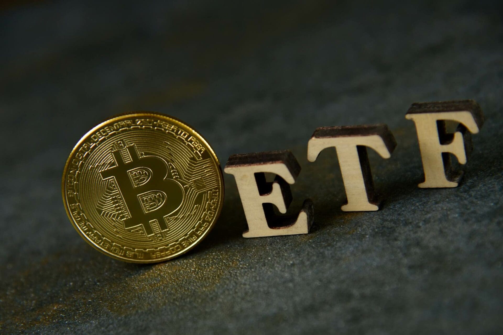 ETF spot Bitcoin: BlackRock e ProShares superano volumi GBTC