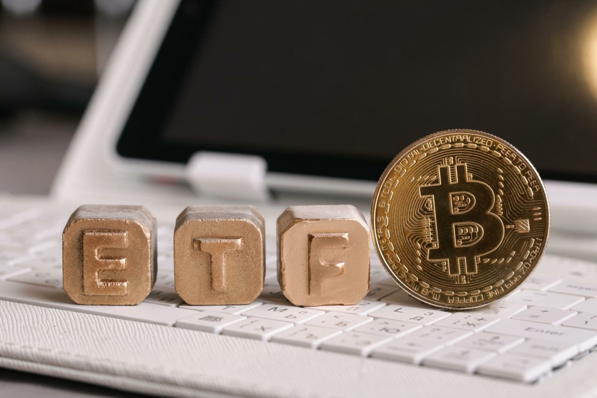 BlackRock cede alla SEC, ma l’ETF spot Bitcoin è più vicino
