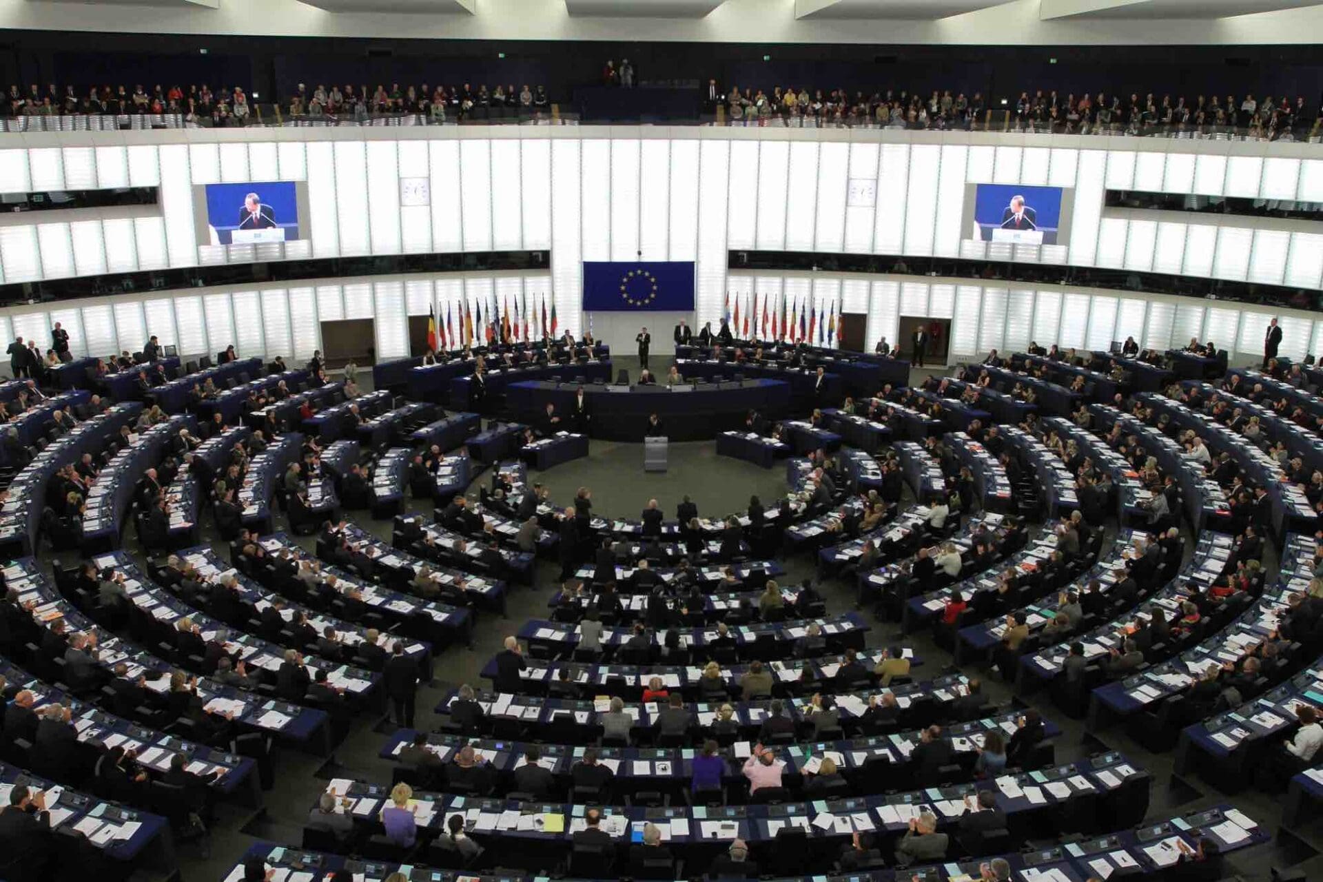 Ue: il voto sulla legge antiriciclaggio include DeFi e NFT