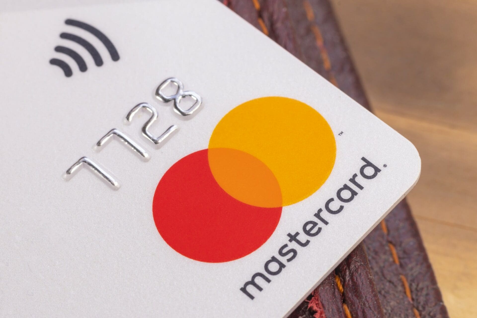Mastercard amplia ancora il suo programma di carte crypto