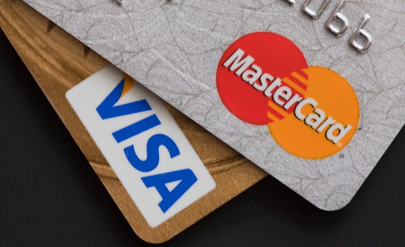Adozione crypto: pausa ai progetti per Mastercard e Visa?