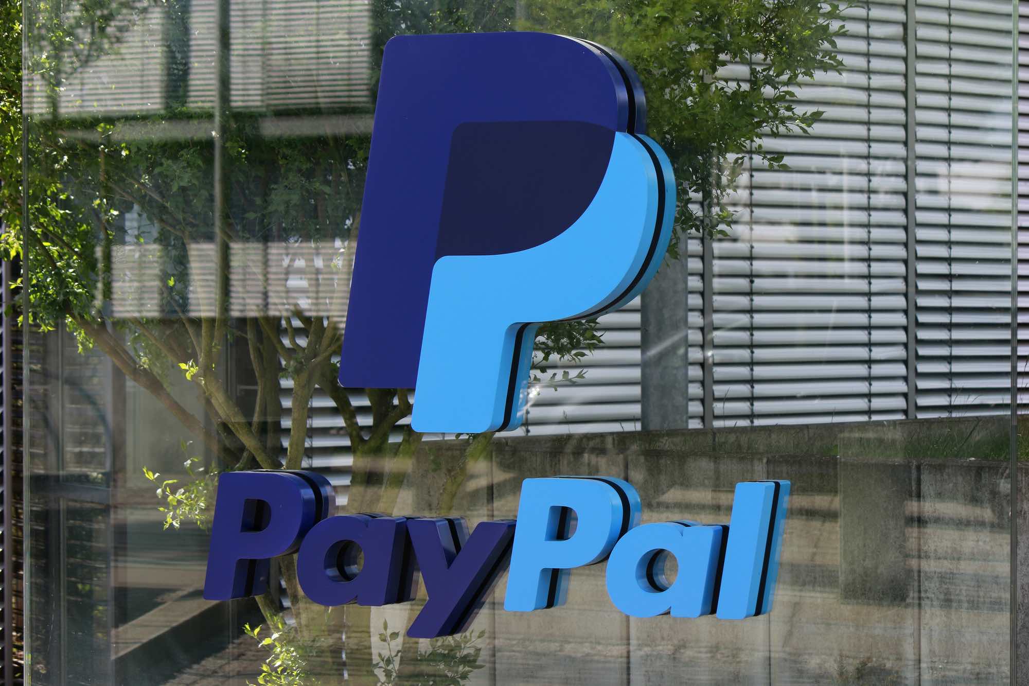 PayPal lancia  PYUSD, la sua nuova stablecoin